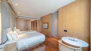 高级双床房, 城市景观 | 客房内保险箱、熨斗/熨衣板、免费 WiFi