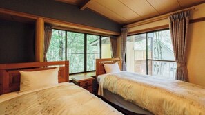 Una scrivania, Wi-Fi gratuito, lenzuola