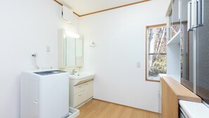 Fridge, microwave - For 6 people Deluxe cottage with kitchen | Room / North Dublin Yamanashi (North Dublin)