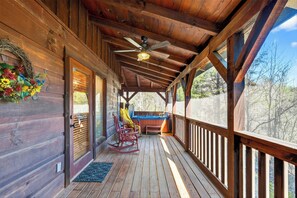 Indoor spa tub - HotTub, Arcade, Pool Table | Near Dollywood | Timber Ridge Hideaway by AvantStay (Sevierville)