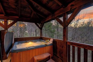 Outdoor spa tub - HotTub, Arcade, Pool Table | Near Dollywood | Timber Ridge Hideaway by AvantStay (Sevierville)