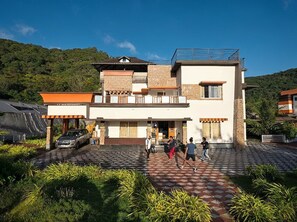 Exterior - Nirvana Holistic Living Resort (Mannarkkad)