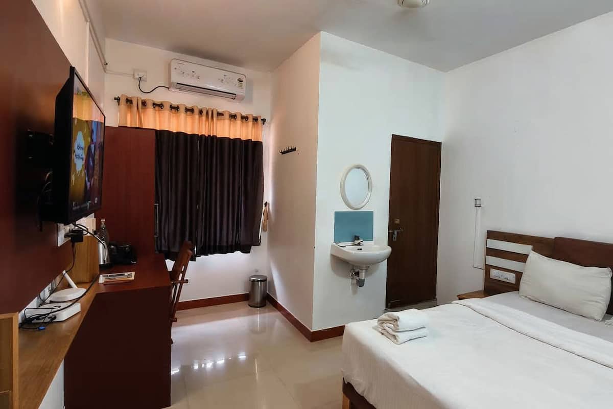 Standard Double Room | Free WiFi, bed sheets