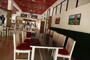 Dining - Nirvana Holistic Living Resort (Mannarkkad)