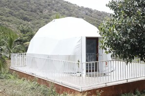 Chambre Double, vue piscine | Extérieur