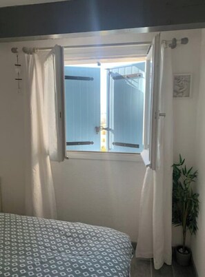 1 bedroom, iron/ironing board, travel cot, free WiFi - Beautiful 2-room apartment, air conditioning, swimming pool, private parking... (Fréjus)