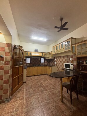 Private kitchen - White House By Kulut (Mohal)