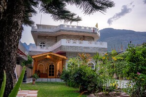 Exterior - White House By Kulut (Kullu)