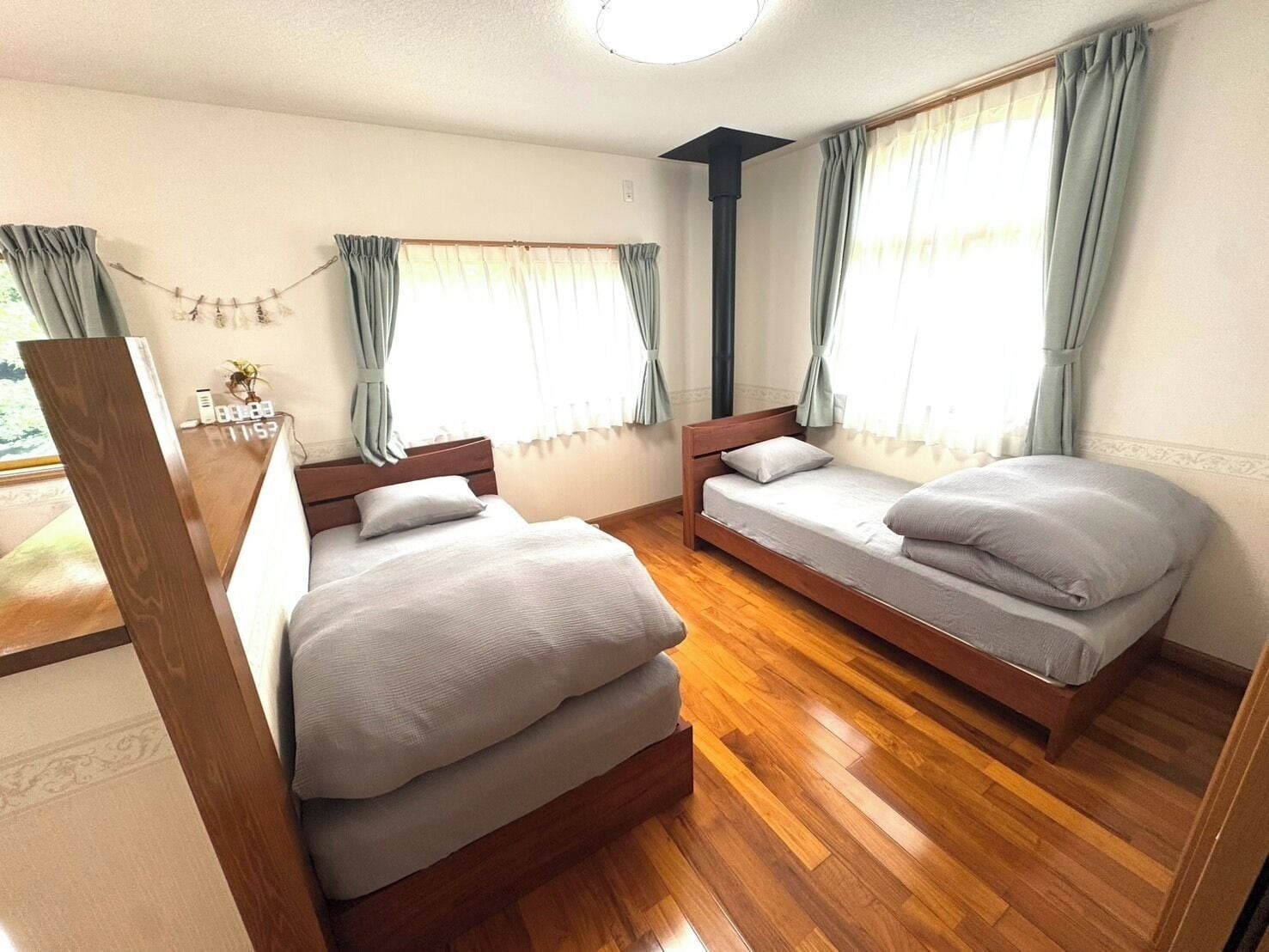 WiFi (無料)、ベッドシーツ