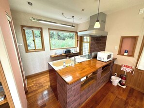 Fridge, microwave, stovetop, cookware/dishes/utensils