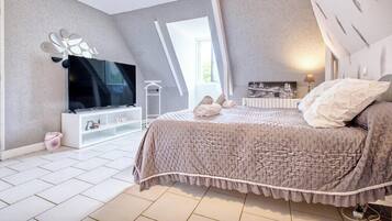 3 chambres, fer et planche à repasser, lit parapluie, Wi-Fi gratuit