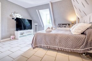 3 chambres, fer et planche à repasser, lit parapluie, Wi-Fi gratuit