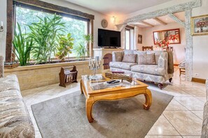 Télévision, chaîne hi-fi