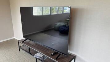 Työpöytä, ilmainen Wi-Fi, vuodevaatteet