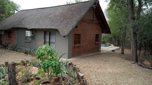  Bush and Gables Cottage