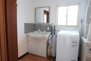 Hårtørrer, håndklæder