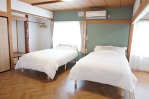 Skrivebord, strygejern/strygebræt, gratis Wi-Fi, sengetøj