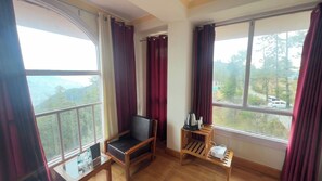 Deluxe Room, Mountain View | Interior