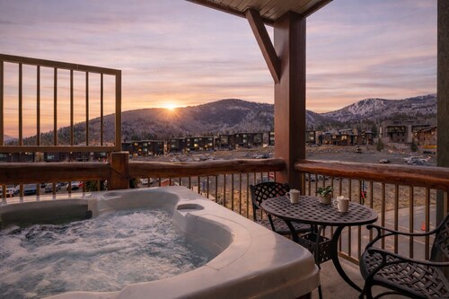 Ski-In Ski-Out Home + Hot Tub + Resort Amenities + Alpine Views | Highline Lodge