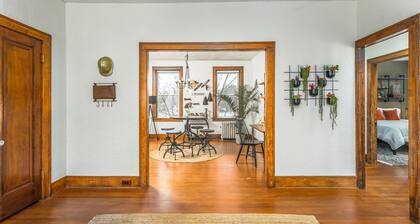 LAST MIN DEAL - Historic Condo - 1 King 2 Queens