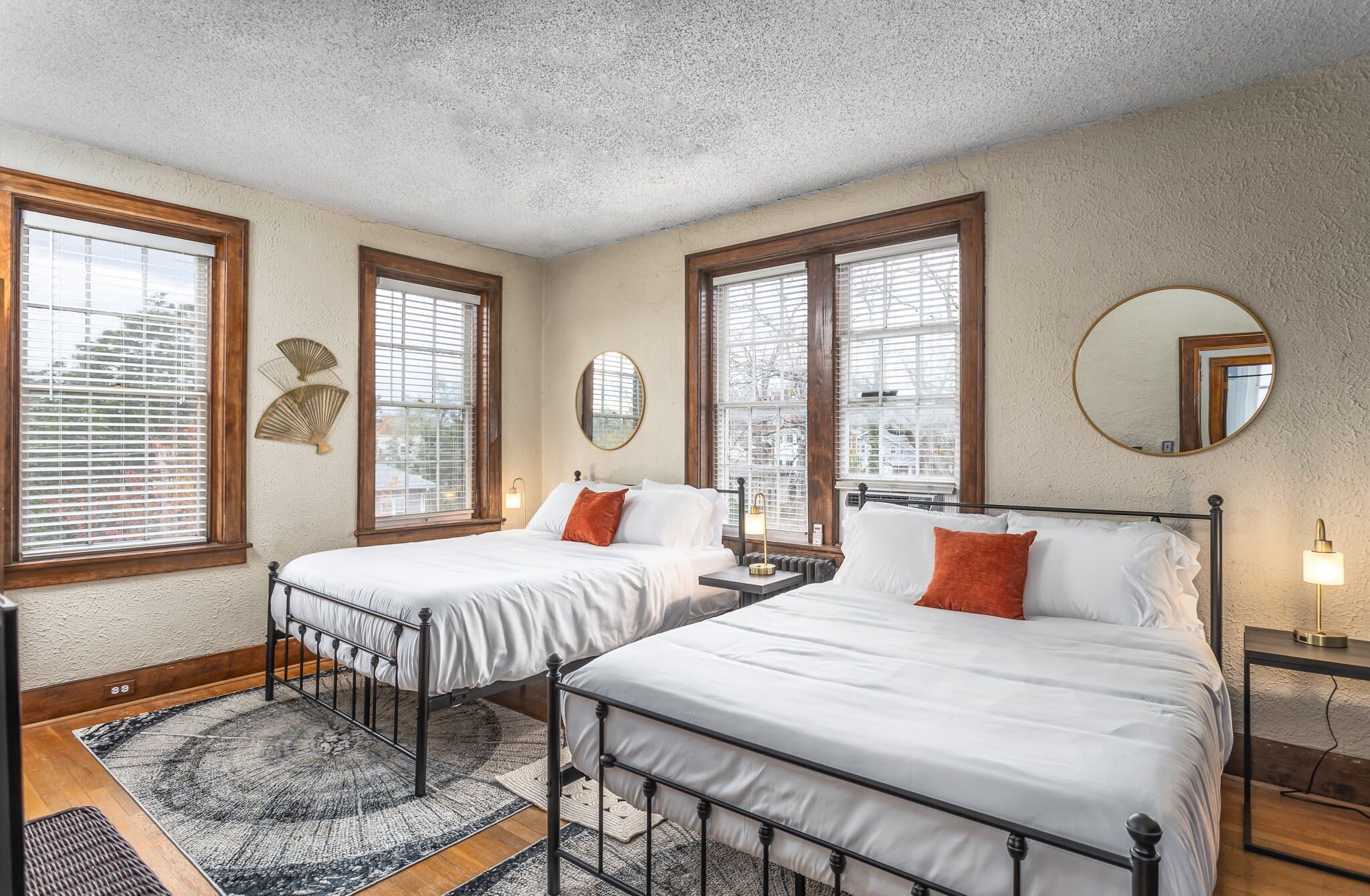 Iron/ironing board, WiFi, bed sheets