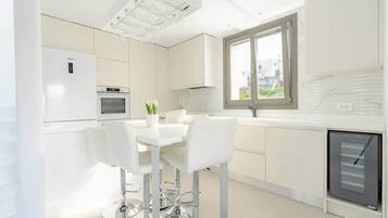 Fridge, stovetop, dishwasher, coffee/tea maker