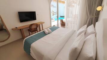 Villa, 2 Bedrooms, Patio, Pool View | Meja, ruang kerja komputer riba, kalis bunyi, Wi-fi percuma