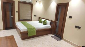 Deluxe Double Room, Balcony, Courtyard View | Desk, free WiFi
