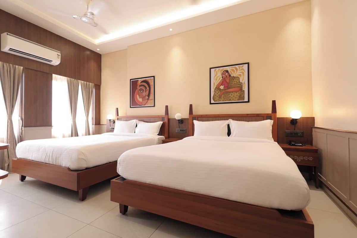 Quadrupla Premium, balcone, vista città | Una scrivania, Wi-Fi gratuito