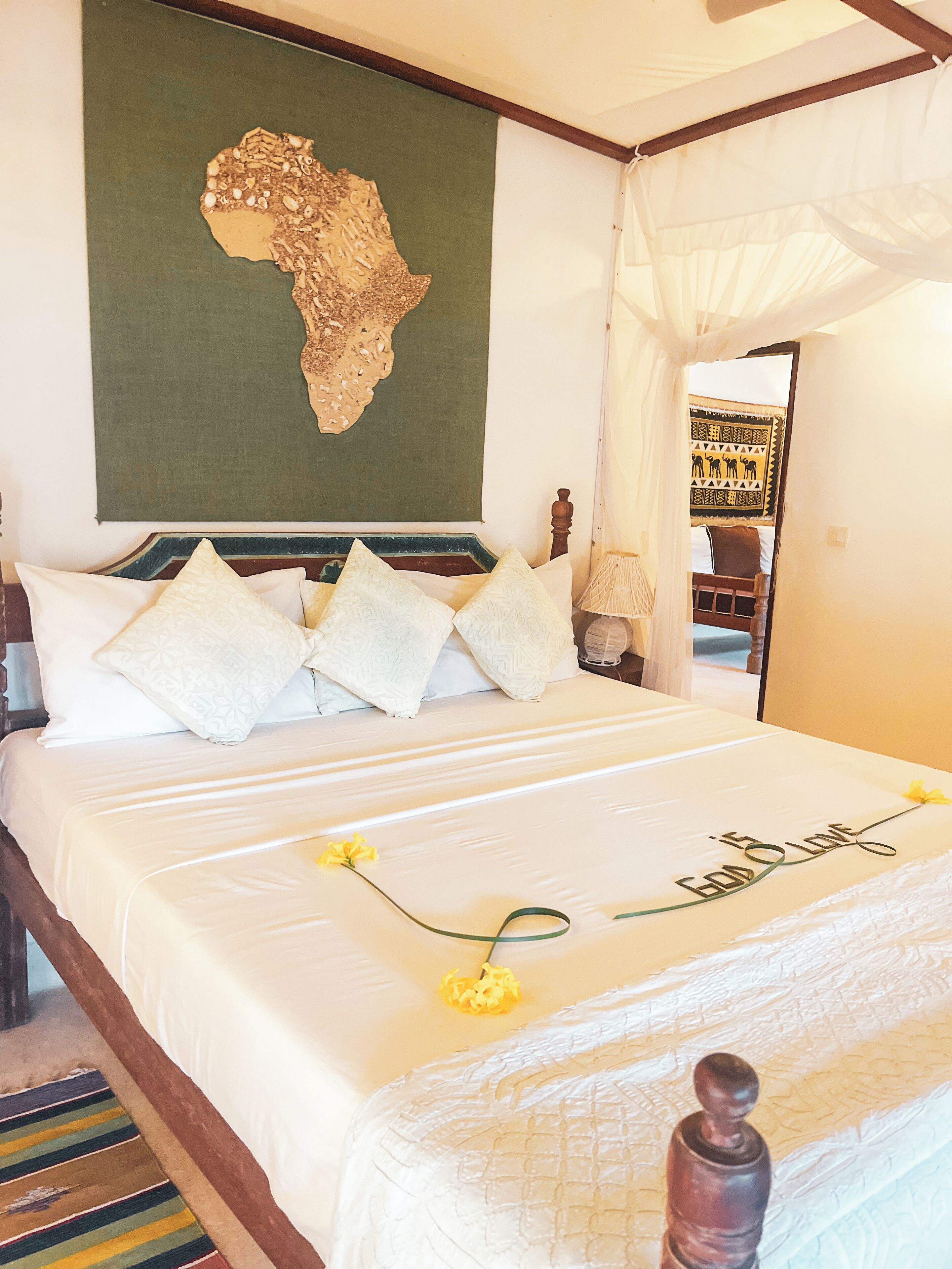 Caja de seguridad en la habitación y cortinas blackout 