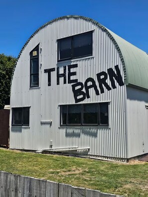 Exterior - The Barn, 4 bedrms, Harry Potter rm, pet friendly (Rotorua)