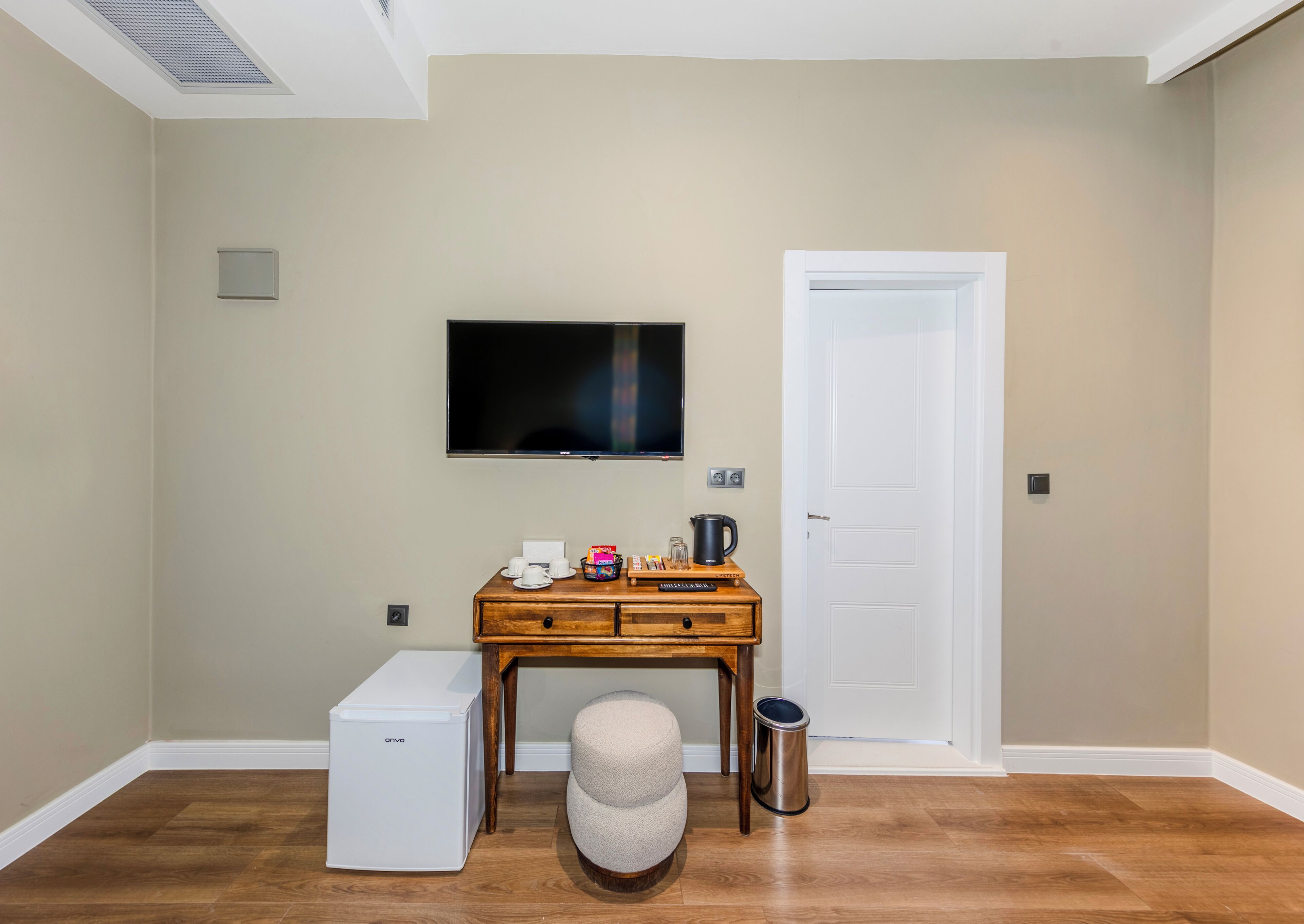 Deluxe Triple Balkonlu Oda | Sábanas de algodón egipcio, ropa de cama de alta calidad y edredón 