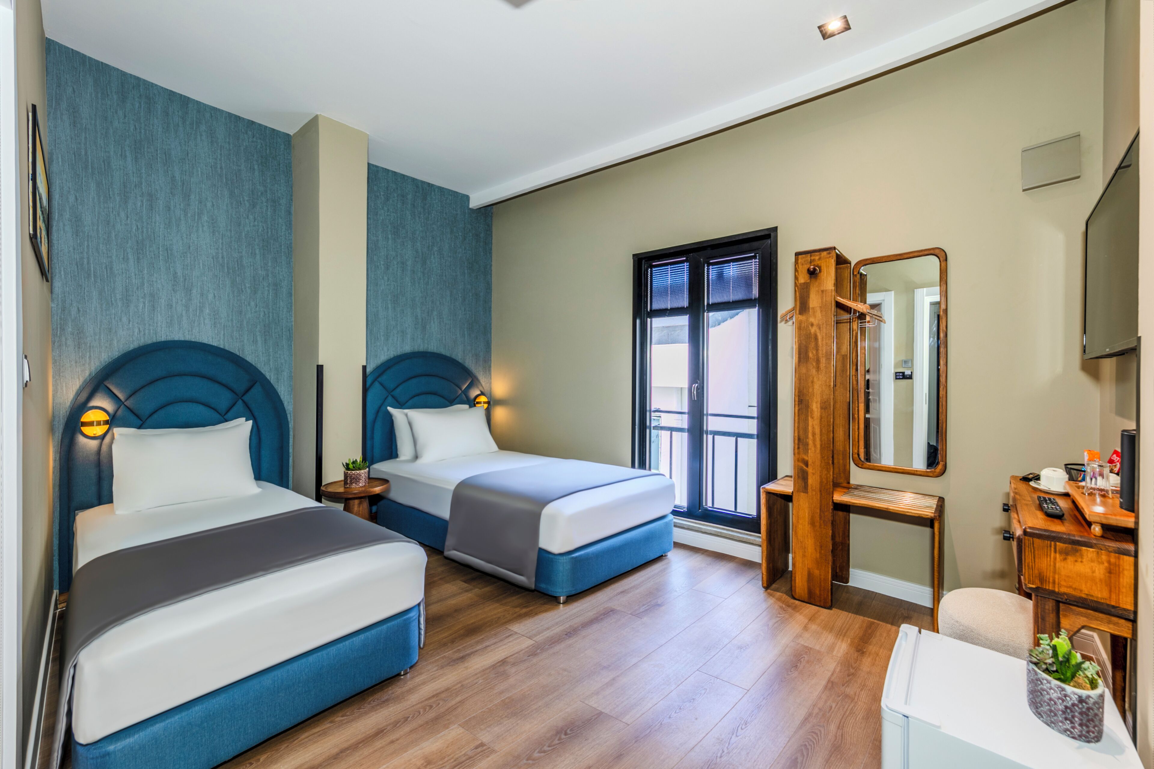 Egyptian cotton sheets, premium bedding, down duvets, minibar