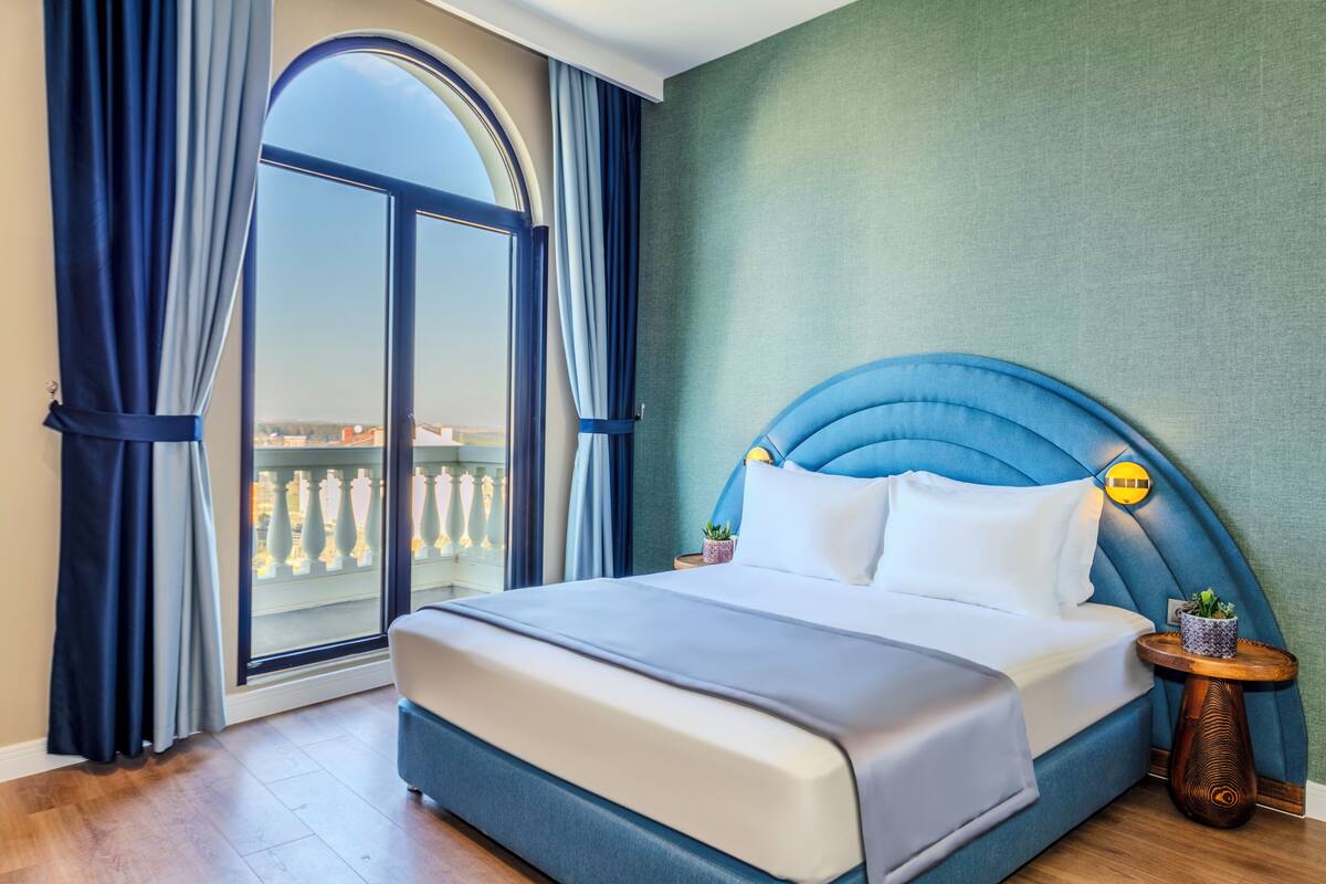 Deluxe Double Room Single Use, City View