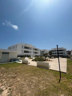 Exterior - 🏖️ New Modern House with Pool near Arenal Beach – Long Stays (11+ nights). (Badia de Xàbia)