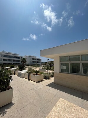 Property grounds - 🏖️ New Modern House with Pool near Arenal Beach – Long Stays (11+ nights). (Badia de Xàbia)