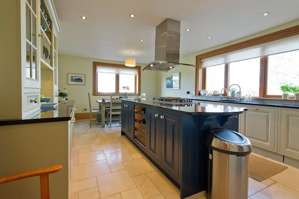 Oven, dishwasher, coffee/tea maker, toaster