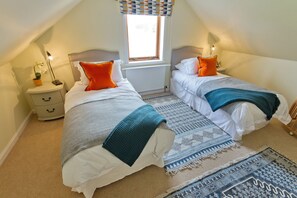 Iron/ironing board, WiFi, bed sheets - Large country home on the NC500 Route (North of Scotland)