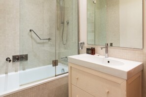 Shower, hair dryer, bidet - Apartment in Castiglione della Pescaia (Castiglione della Pescaia)