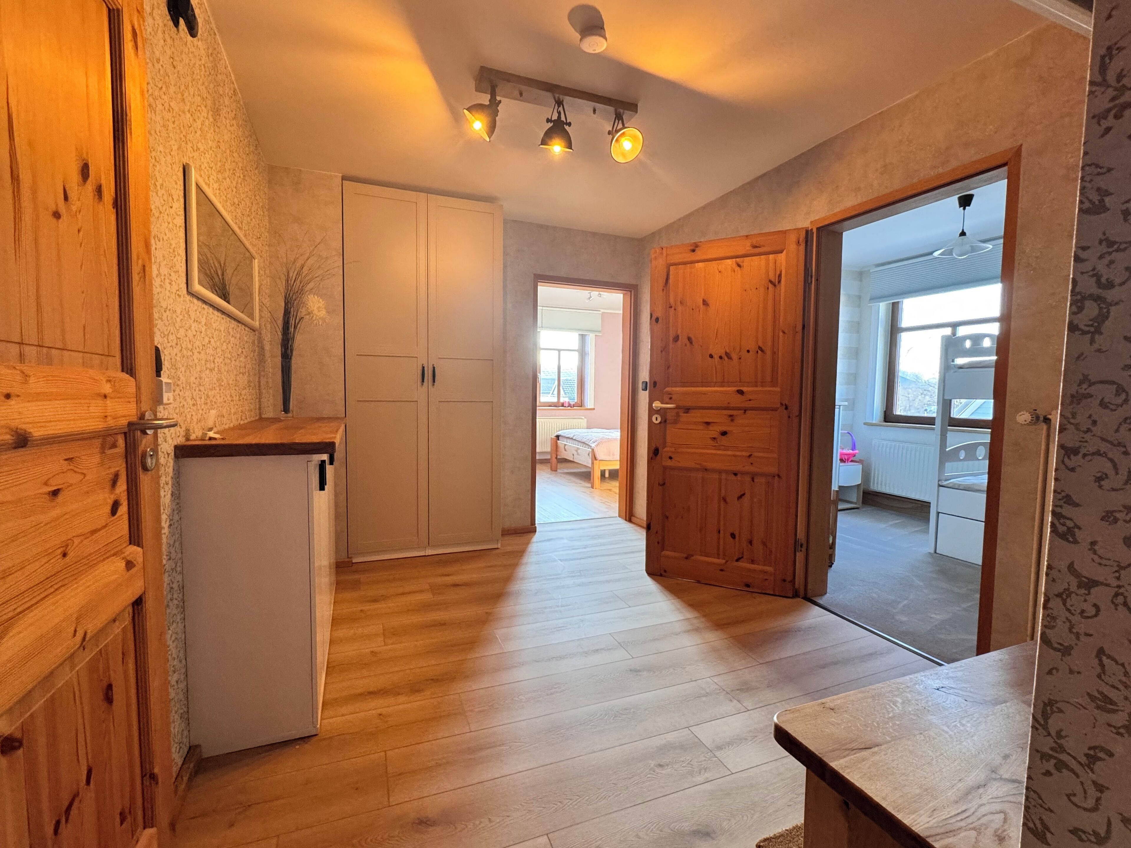 3 chambres, fer et planche à repasser, lit parapluie, Wi-Fi gratuit