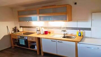 Réfrigérateur, four, plaque de cuisson, lave-vaisselle