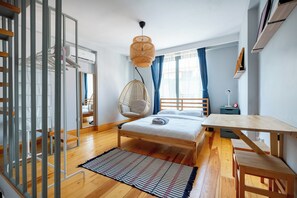 2 slaapkamers, een strijkplank/strijkijzer, gratis wifi, beddengoed