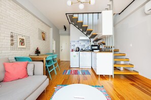 Smart TV - Peaceful 2-bedroom apartment with AC in vibrant İstanbul (İstanbul)