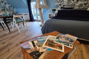Travel cot, free WiFi - Normandy Couple Getaway with Garden (Saint-Sauveur-Villages)