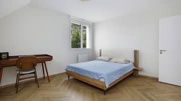 4 bedrooms, iron/ironing board, WiFi