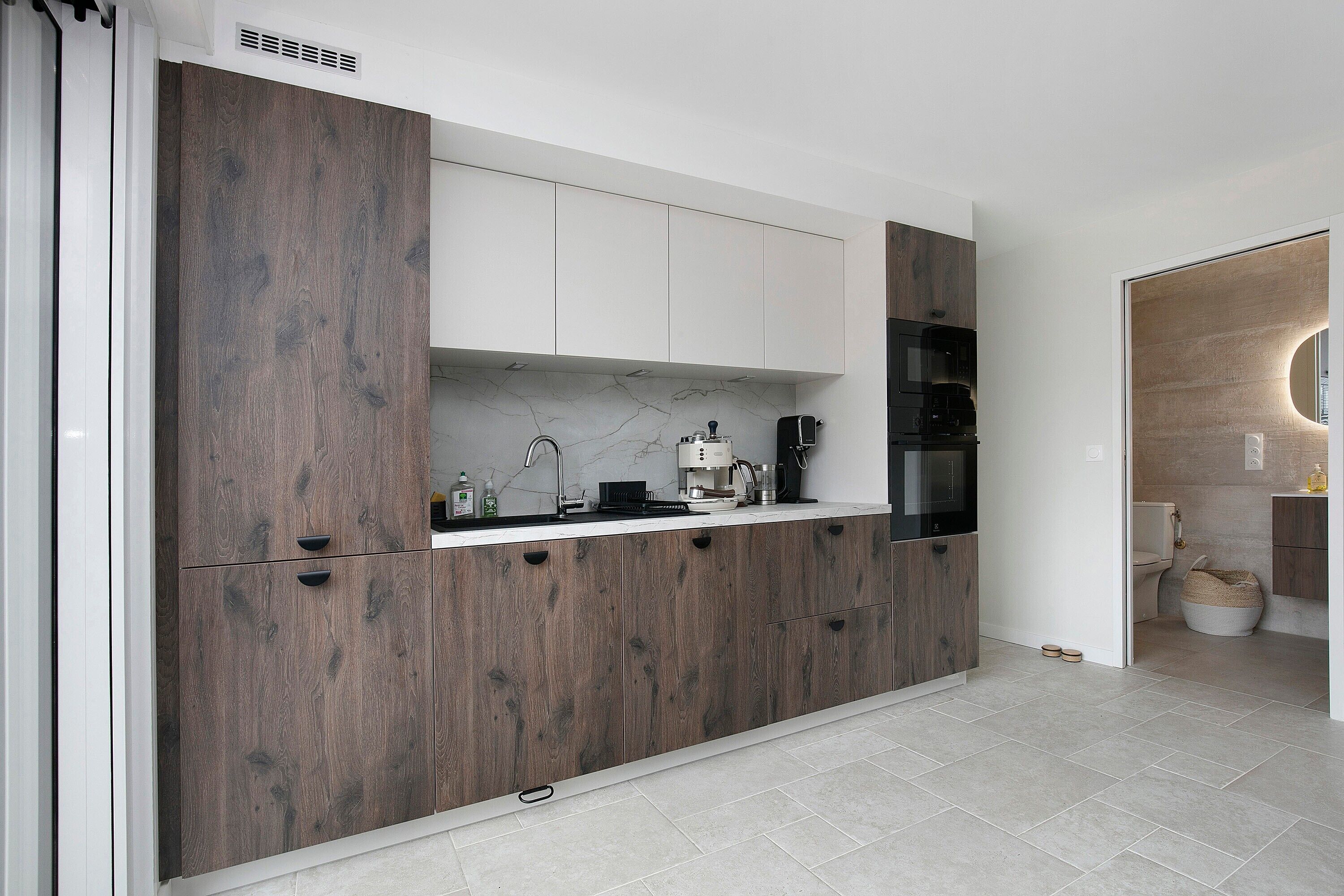 Kühlschrank, Mikrowelle, Ofen, Herdplatte
