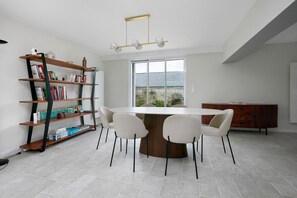 Dining - Villa Grandeur Océan – Spacious Family Home Near the Beach (Le Croisic)
