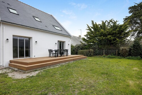 Large Renovated Family House – 3 min from Port-Lin Beach & 10 min from TGV Station (Sleeps 14)
