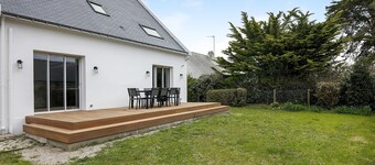 Large Renovated Family House – 3 min from Port-Lin Beach & 10 min from TGV Station (Sleeps 14)