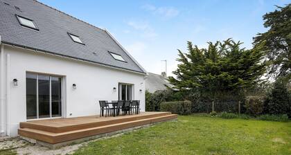 Large Renovated Family House – 3 min from Port-Lin Beach & 10 min from TGV Station (Sleeps 14)